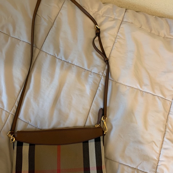 BURBERRY BAG!! PRISTINE CONDITION - Picture 4 of 13